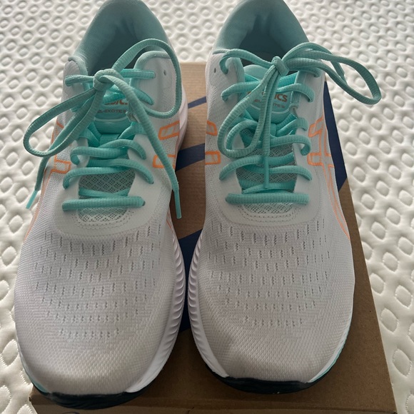 Like new ASICS Gel-Excite 9 Women’s Sneakers Size 11 - Picture 3 of 10